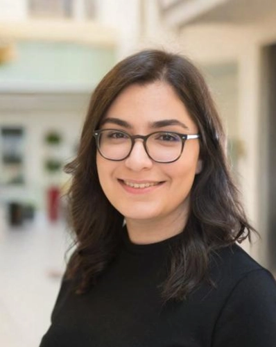 Tina Afshar headshot